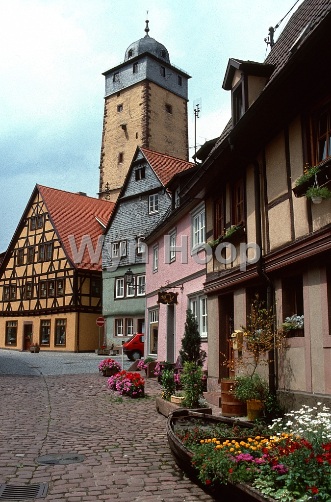 Main Lohr Kirche und Fachwerkhaeuser.jpg - Lohr am Main, Main-km 198